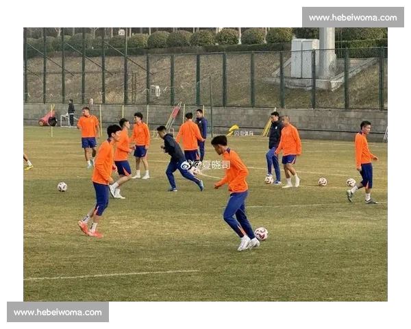 李小恒中超初体验：港队兄弟暖心遇，泰山平台引心动